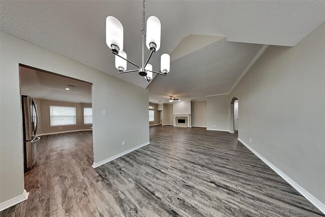 Building Photo - 8227 Sports Haven Dr