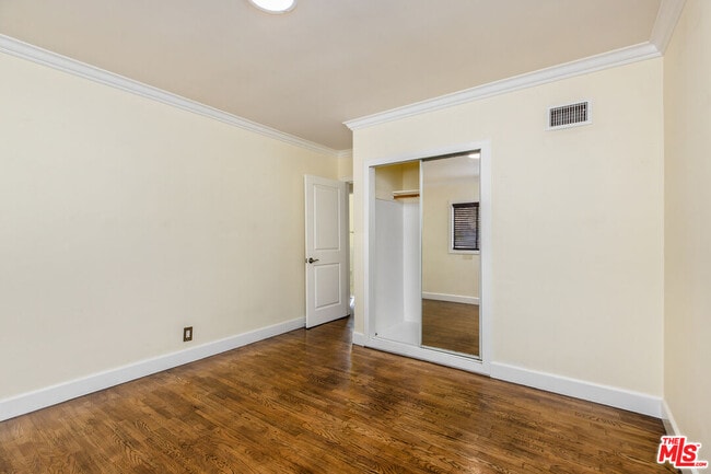 Building Photo - 9549 Dalegrove Dr