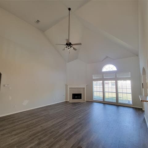 Building Photo - 5400 Meadow Valley Dr