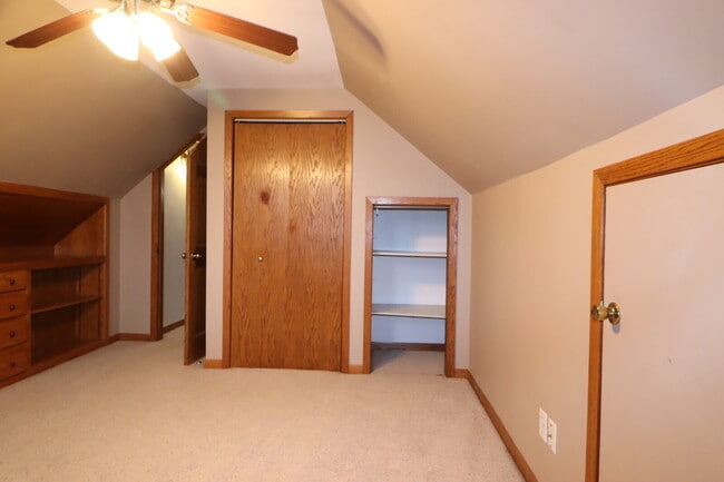 Building Photo - "Spacious 4-Bedroom 2 Bath with Finished B...