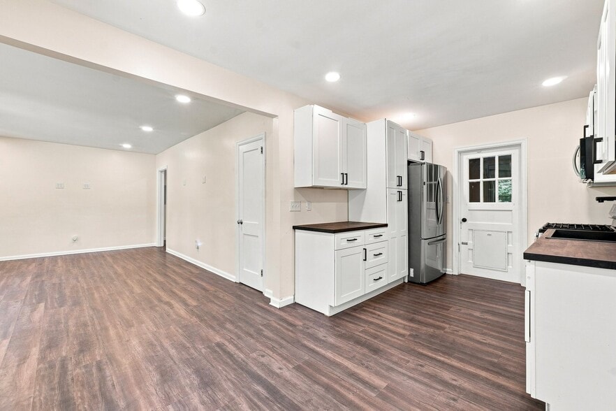 Building Photo - 2875 Orion Dr