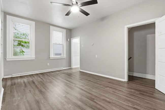 Building Photo - 29 E Orchard Ave