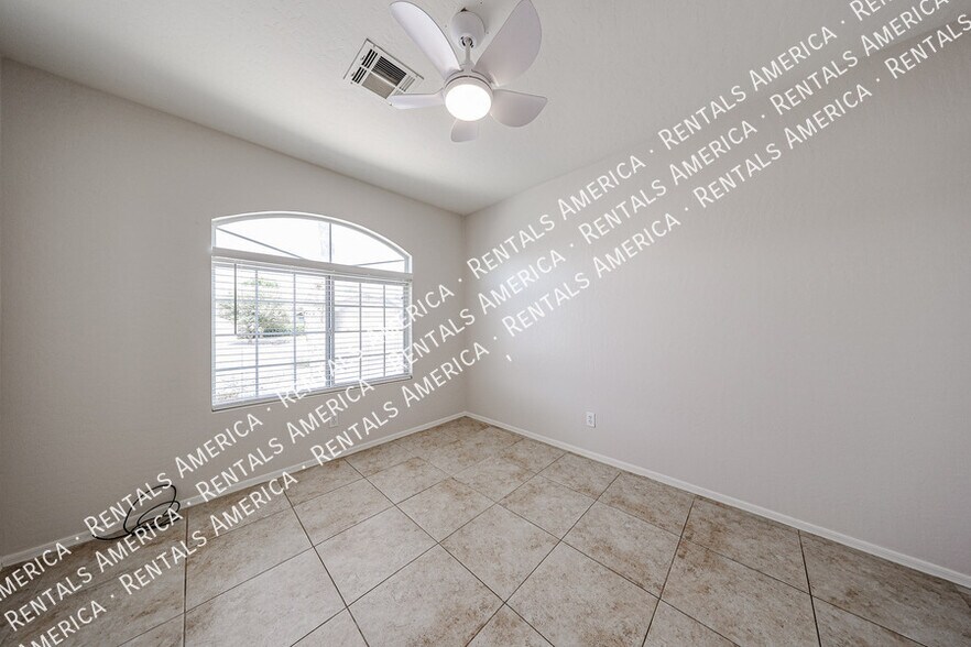 Building Photo - 4819 E Whitehall Dr