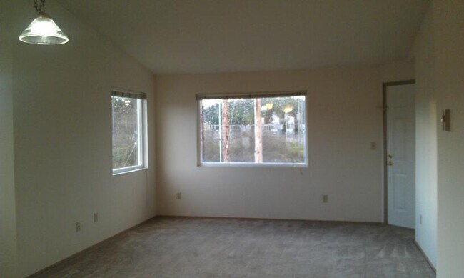 Building Photo - Park Place 537 #D201