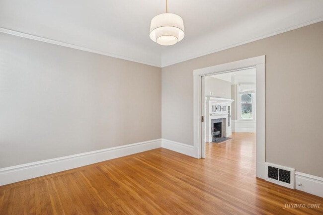 Building Photo - 342 4th Ave