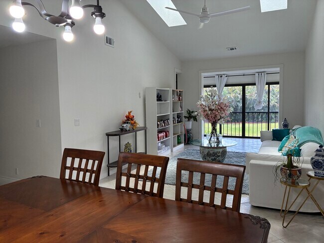 Building Photo - 7895 La Mirada Dr