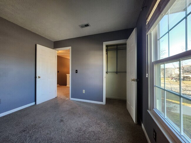 Building Photo - Beautiful 2-Story Home in Northmont School District