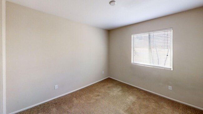 Building Photo - Beautiful 4 bedroom 3 bath Home