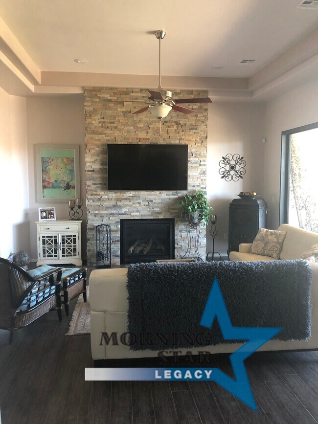 Building Photo - Gorgeous 4 bedroom home in Del Prado