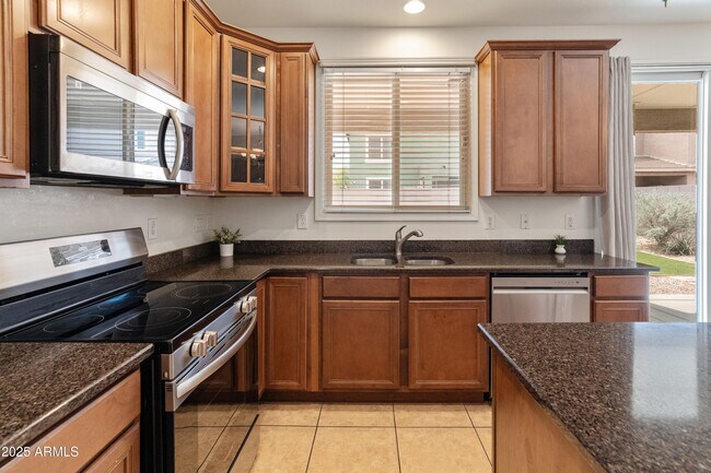 Building Photo - 2331 E Sunland Ave