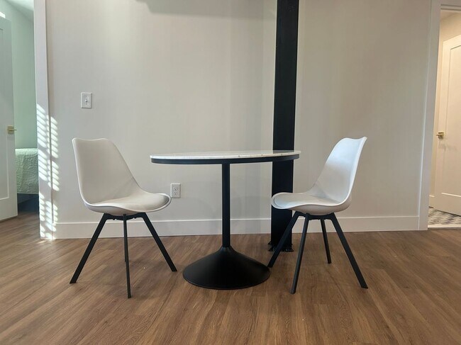 Building Photo - 110 Hotel St