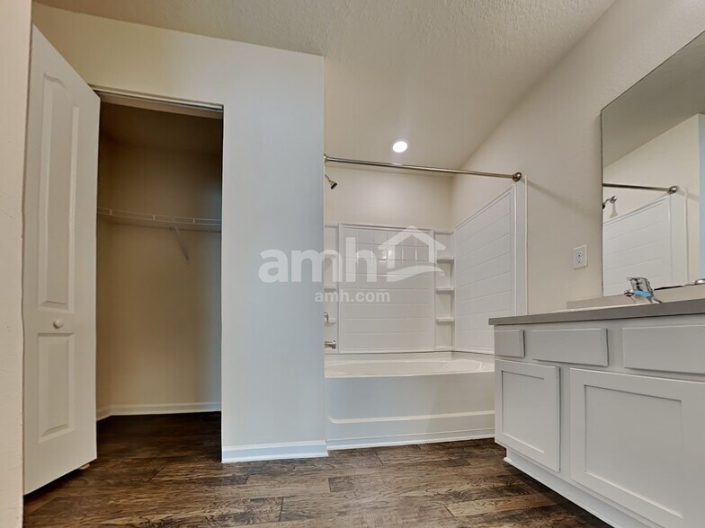 Building Photo - 3462 Lynn Ct