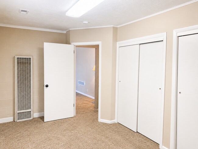 Building Photo - 557 N 400 E
