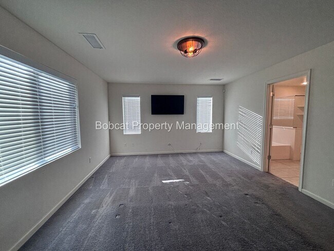 Building Photo - Large Home in Dayton with Mother In Law Quarters