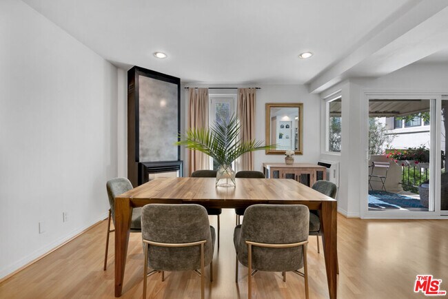 Building Photo - 11789 Montana Ave