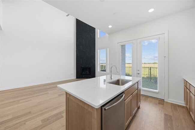 Building Photo - 16719 Lake Austin St