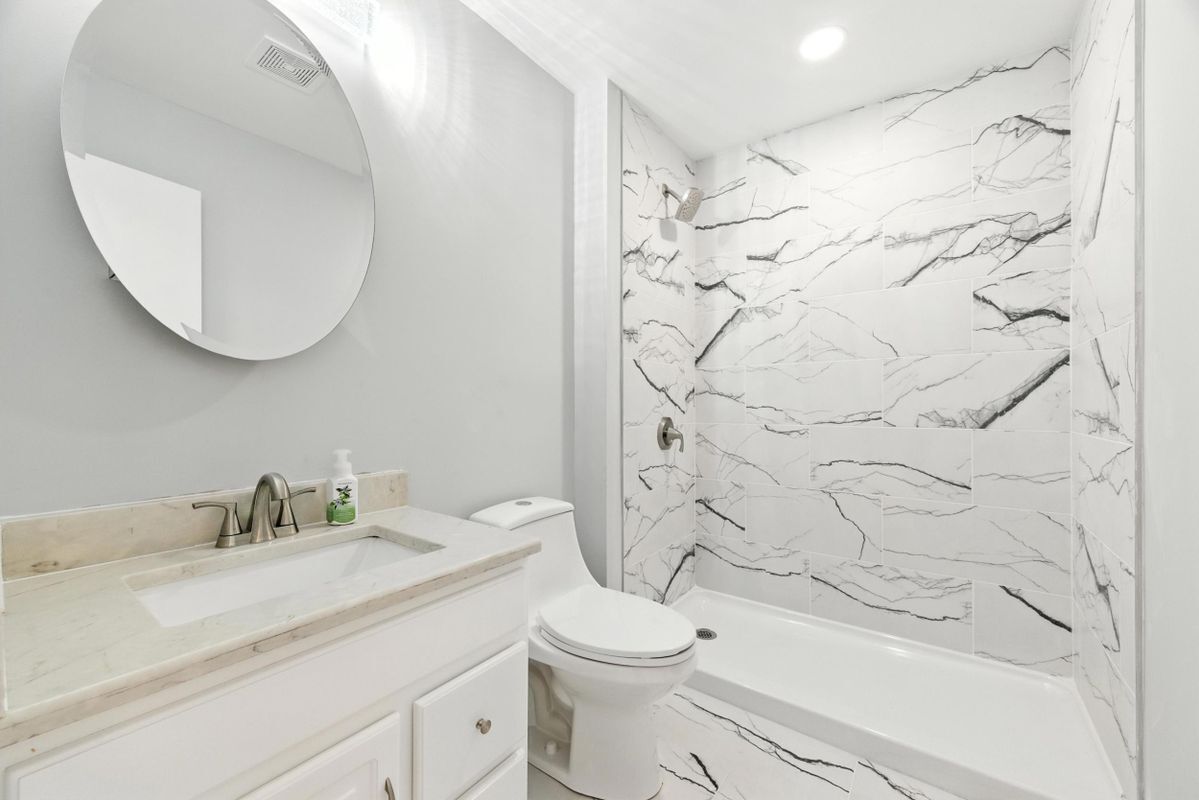 Building Photo - 233 Mill Point Dr