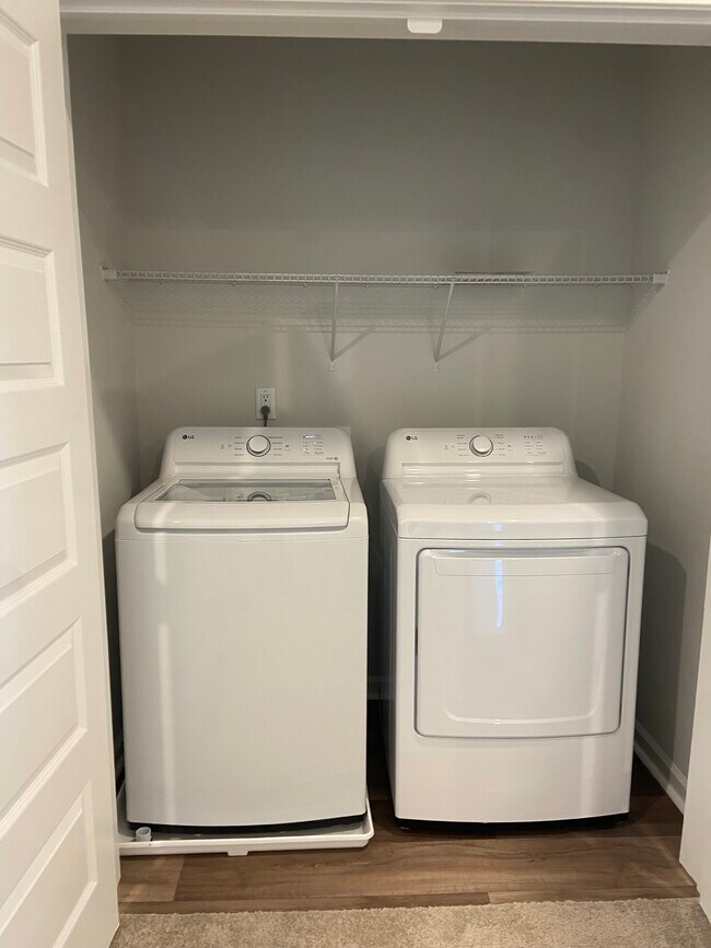 Building Photo - 3336 Mid Summer Ln