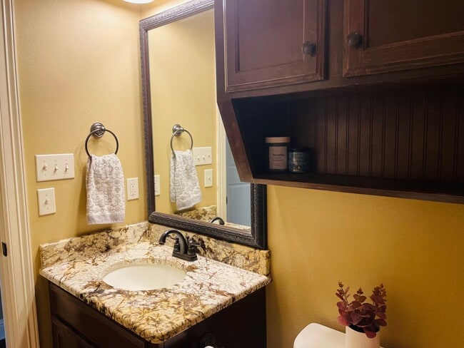 Building Photo - 459 Long Acre Dr