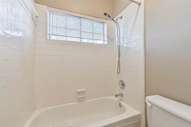 Building Photo - 2334 Pin Hook Ct