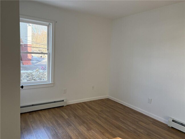 Building Photo - 453 Pond St