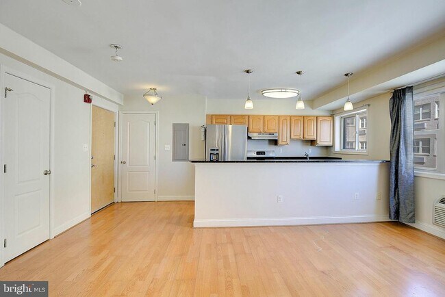 Building Photo - 738 Longfellow St NW