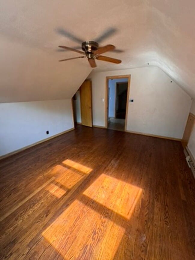 Building Photo - AVAILABLE SEPTEMBER 1: Updated 4-bedroom single family home on a quiet block- with 2 kitchens, 2 ...