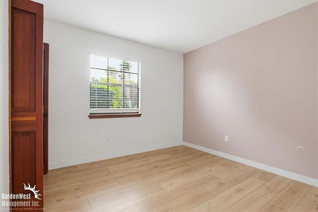 Building Photo - Spacious and Inviting 4Bdm 3Ba Home Nestled in the Scenic Hills of Fallbrook!