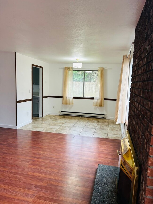 Building Photo - Education Hill Updated 3 Bedroom 1.75 Bath...