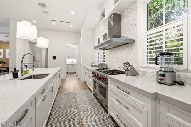 Building Photo - 215 3rd Ave N