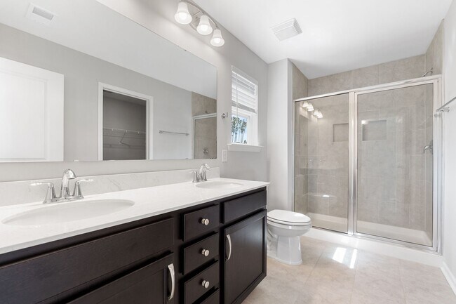Building Photo - Easy Living in North Creek Village!