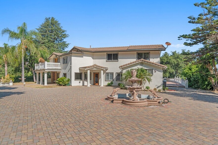 Building Photo - 3200 Oakley Dr