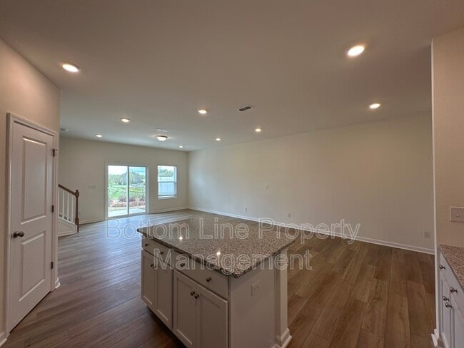 Building Photo - 5278 Maynard Hl Dr