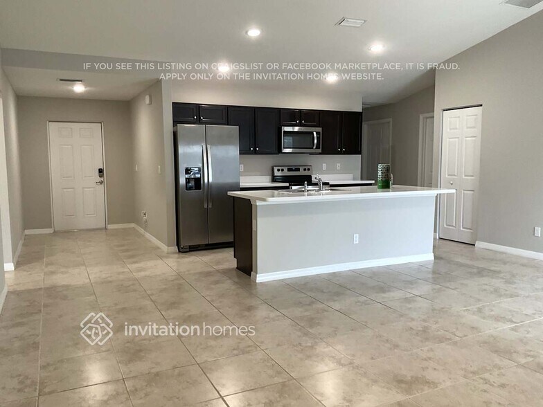 Building Photo - 842 Starland St SE