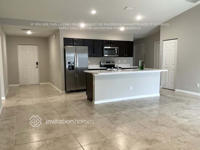 Building Photo - 842 Starland St SE