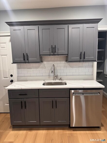 Building Photo - 162 Fox St