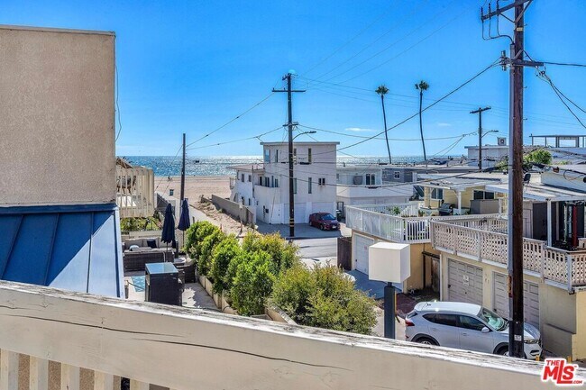 Building Photo - 7301 Vista Del Mar