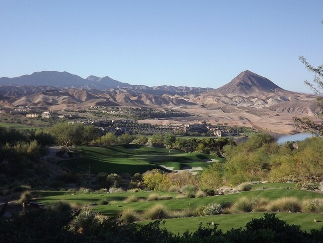 Building Photo - WONDERFULLY UPGRADED “GOLF VILLA” IN: GUAR...