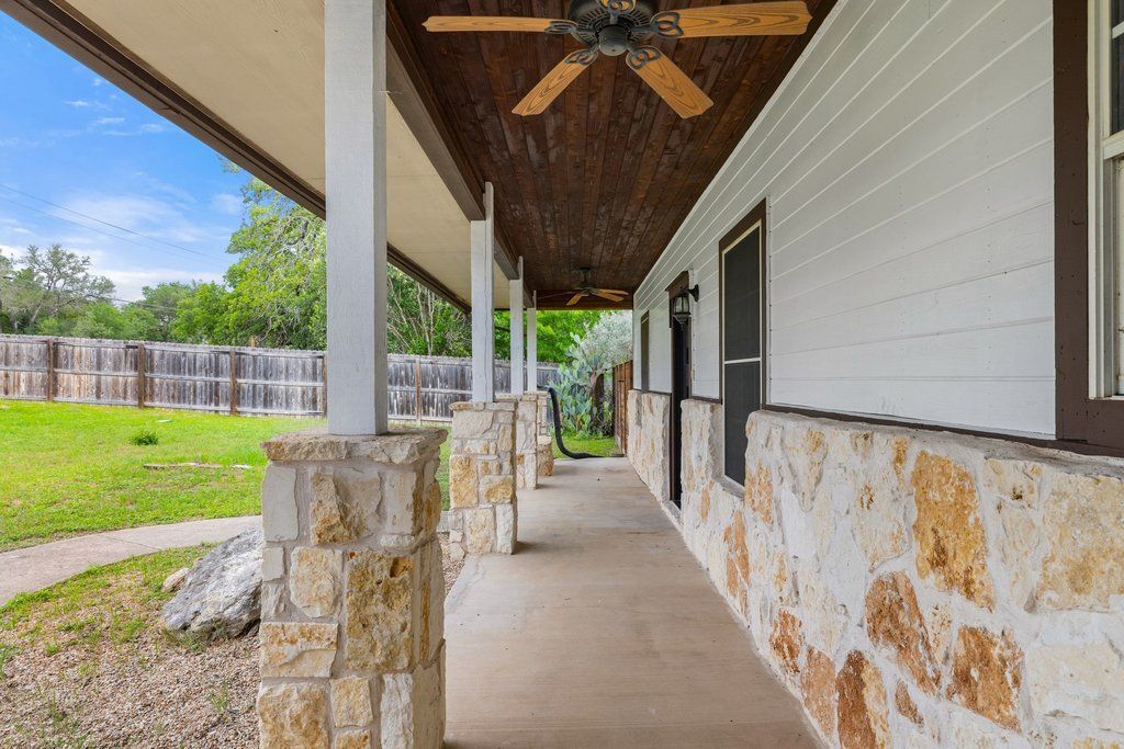 Building Photo - 1301 S Quinlan Park Rd