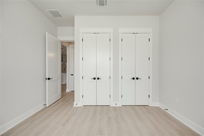 Building Photo - 2725 Bristol Dr