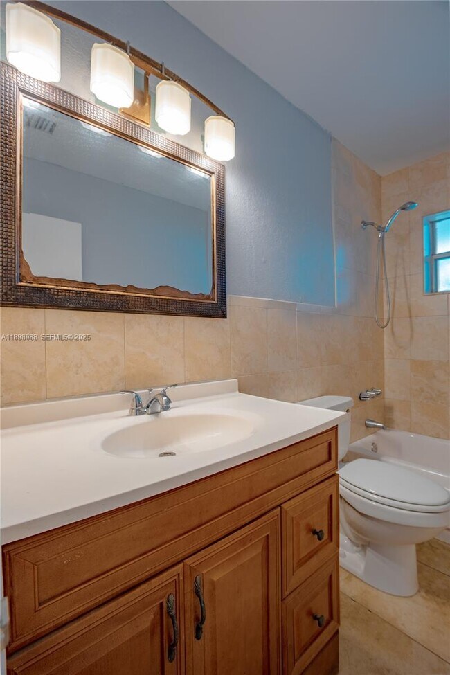 Building Photo - 120 Royal Palm Rd