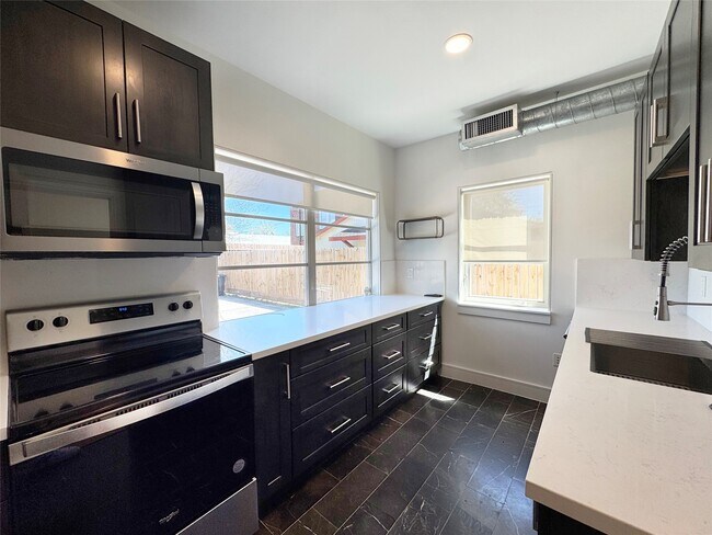 Building Photo - 1509 Holman St