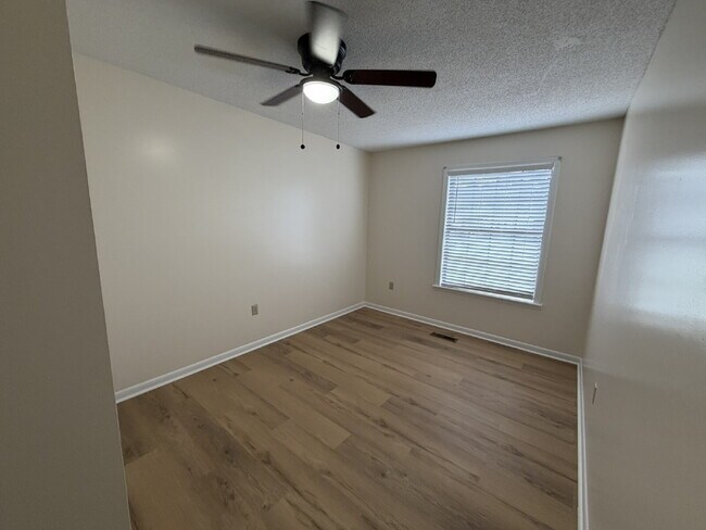 Building Photo - Townhouse for Rent