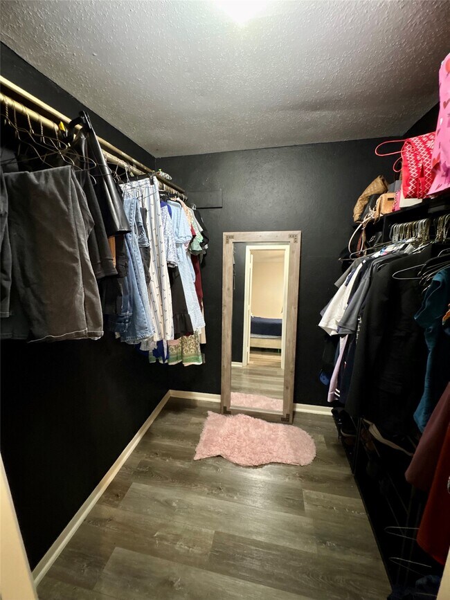 Building Photo - 21802 Rotherham Dr