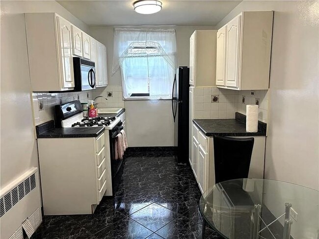 Building Photo - 2299 E 13th St