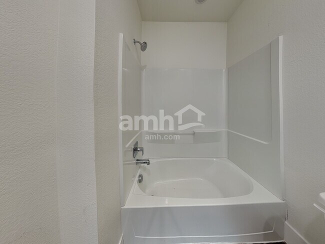 Building Photo - 3975 Ryedale Wy