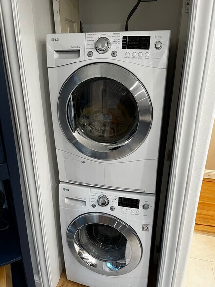Laundry - 2016 Pacific Ave