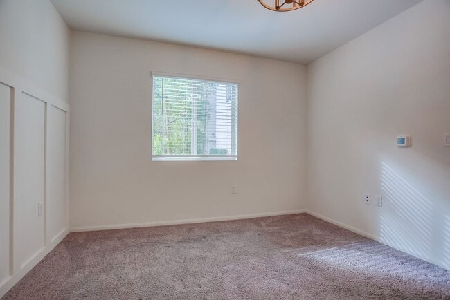 Building Photo - Beautiful 4 Bedroom Townhome! Built in 202...