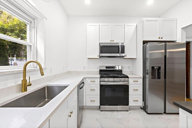 Building Photo - 322 78th St