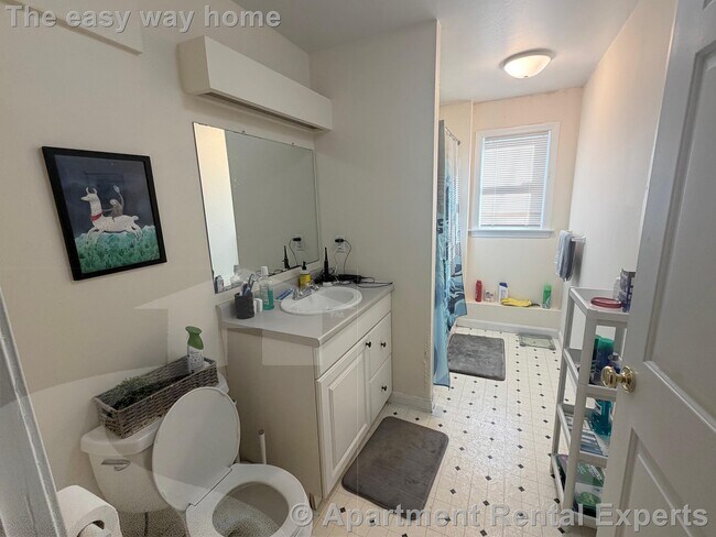 Building Photo - 11 Kent Ct